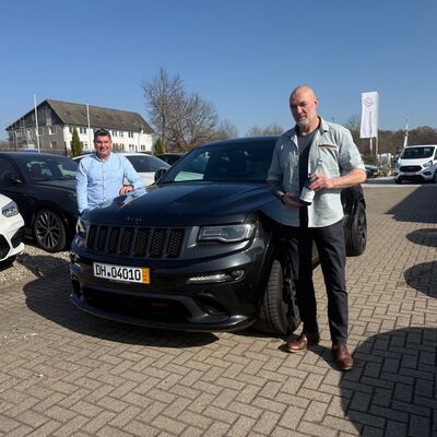 Bild vergr&ouml;&szlig;ern: Jeep Grand Cherokee 6.4 V8 HEMI SRT - Wir w&uuml;nschen gute Fahrt