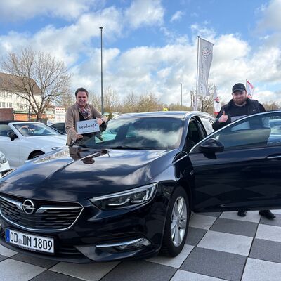 Bild vergr&ouml;&szlig;ern: Opel Insignia - Wir w&uuml;nschen allzeit gute Fahrt