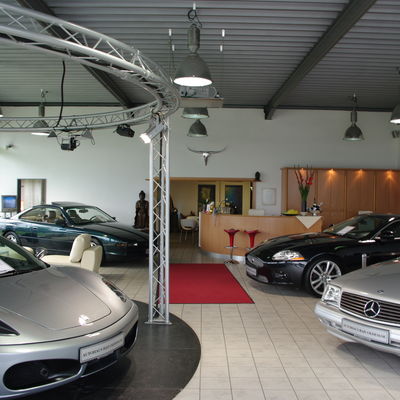 Bild vergrößern: Showroom Ferrari, BMW, Jaguar, Mercedes