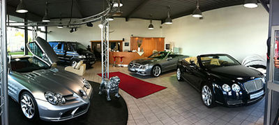 Bild vergrößern: Showroom Mercedes SLR, Bentley, Mercedes SL, VW T5
