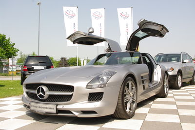 Bild vergrößern: Mercedes Benz SLS