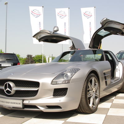 Bild vergrößern: Mercedes Benz SLS