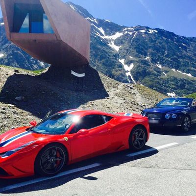 Bild vergrößern: Ferrari 458 Speciale & Bentley GTC Cabrio am Timmelsjoch