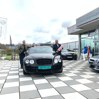 Bild vergrößern: Viel Freude mit dem Bentley und gute Fahrt nach Holland!