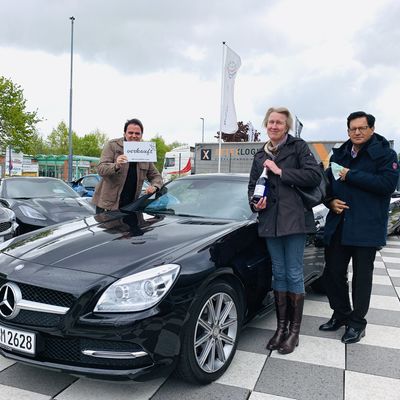 Bild vergrößern: Liebe Frau D., viel Freude mit dem Mercedes-Benz SLK!
